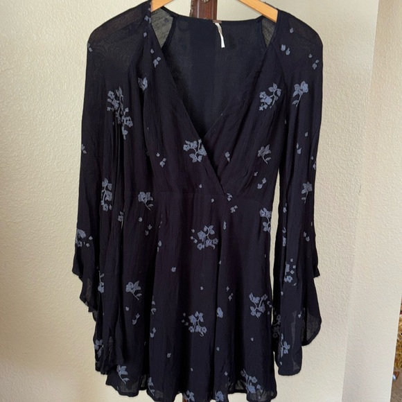 Free People bell sleeve flowy dress - Picture 2 of 7
